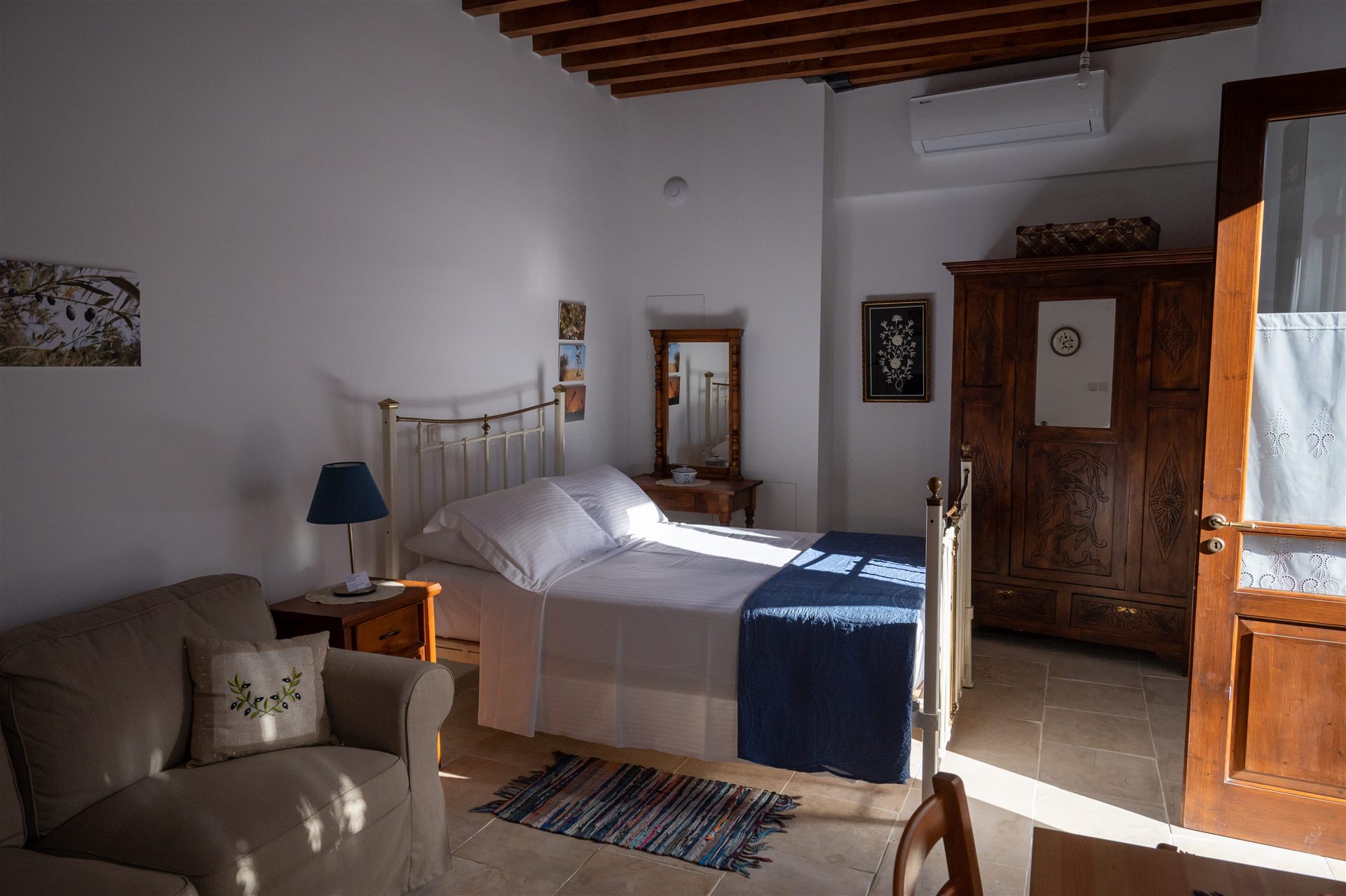 elia-room-4